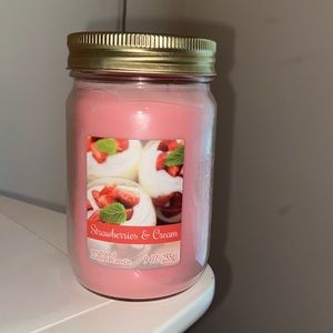 Very good smelling strawberries and cream candle!